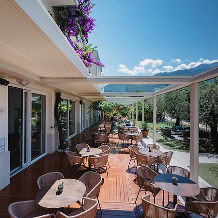 Hotel Baia Azzurra - Lake Front Torbole Sul Garda Eksteriør bilde