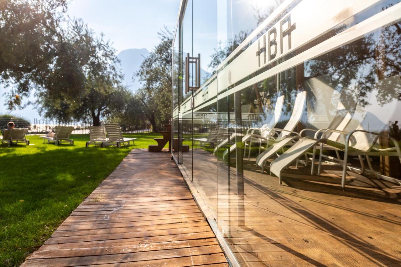 Hotel Baia Azzurra - Lake Front Torbole Sul Garda Eksteriør bilde
