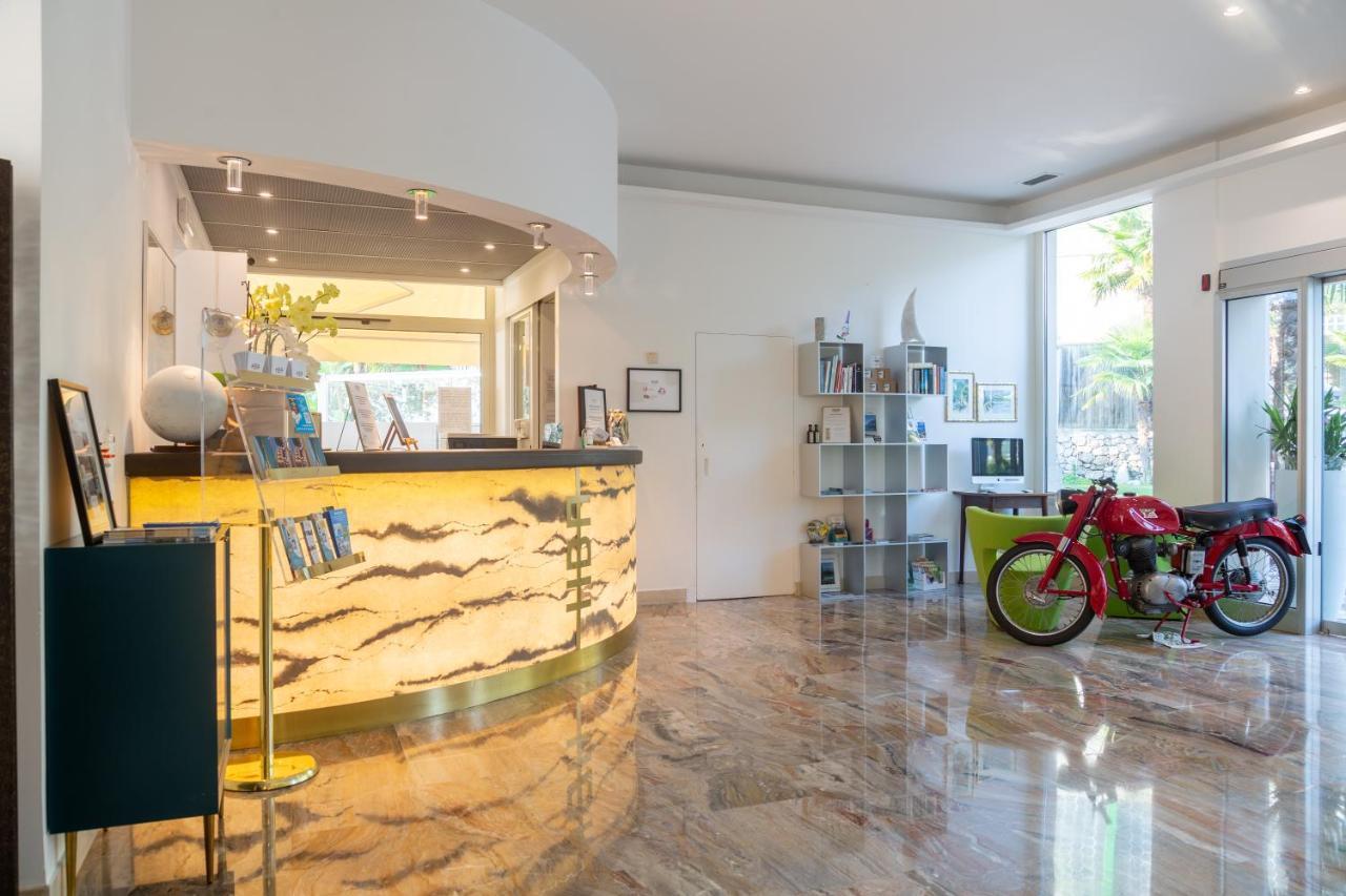 Hotel Baia Azzurra - Lake Front Torbole Sul Garda Eksteriør bilde