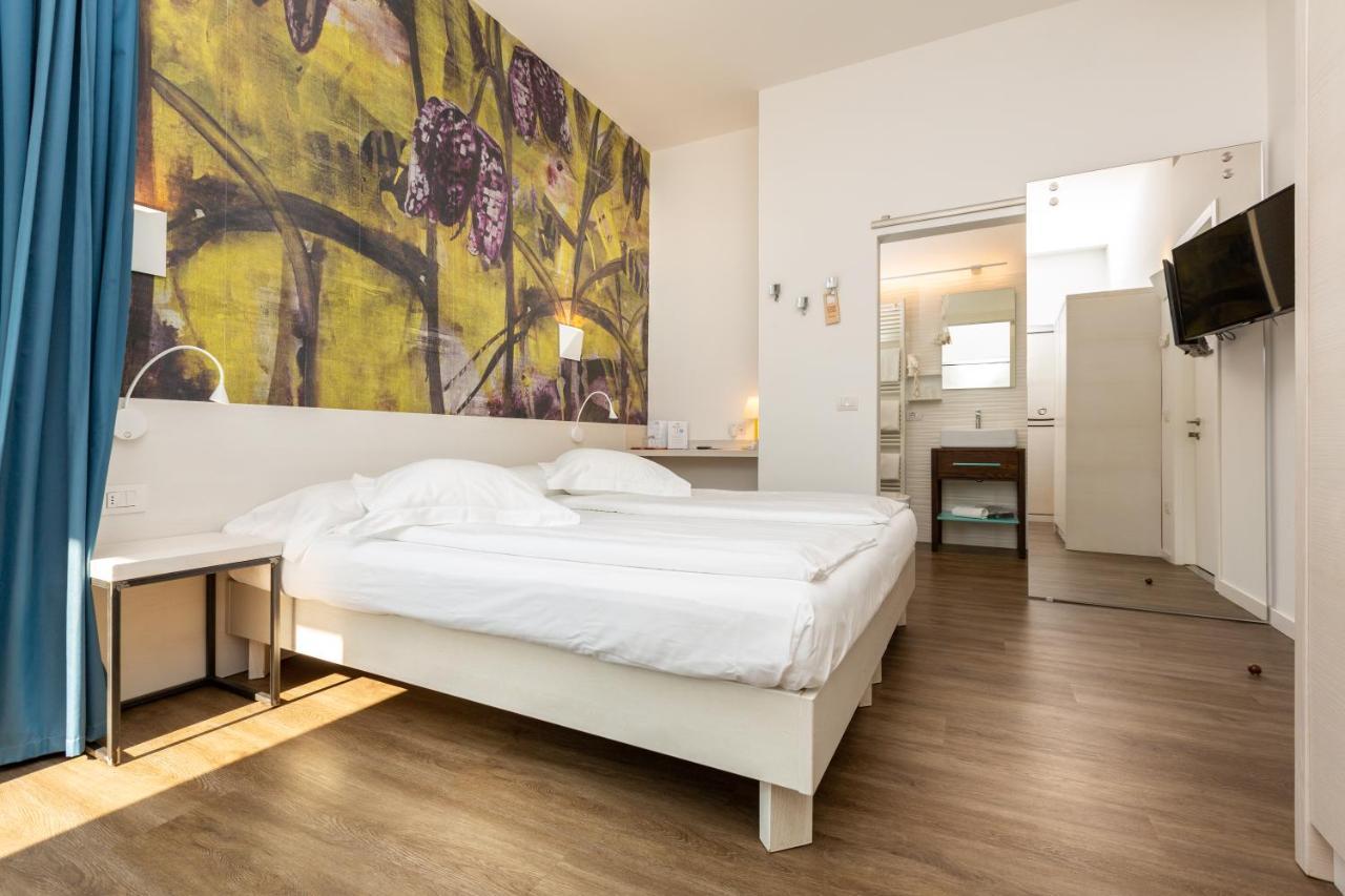 Hotel Baia Azzurra - Lake Front Torbole Sul Garda Eksteriør bilde