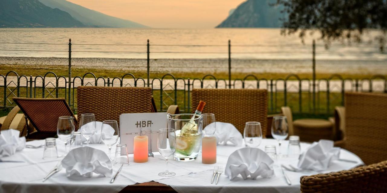 Hotel Baia Azzurra - Lake Front Torbole Sul Garda Eksteriør bilde