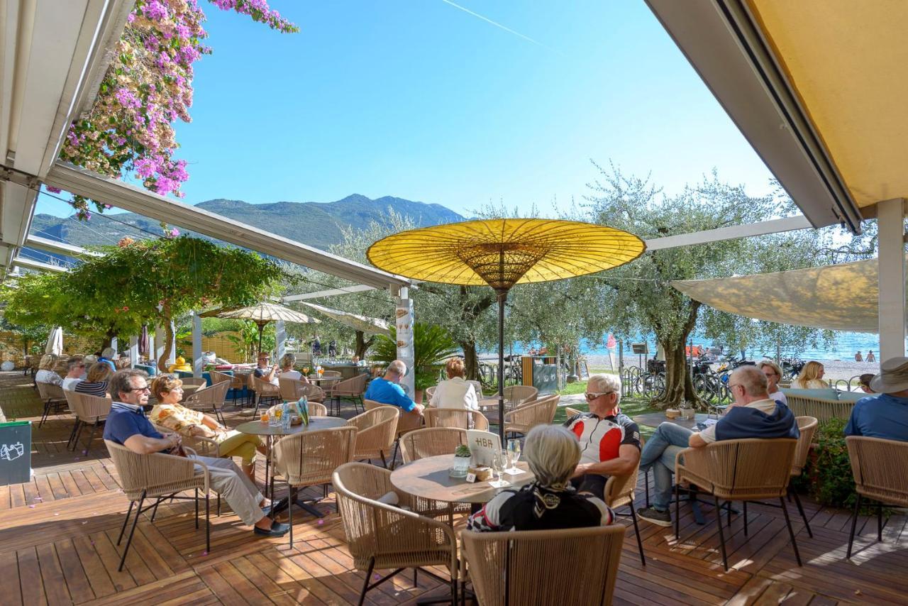 Hotel Baia Azzurra - Lake Front Torbole Sul Garda Eksteriør bilde