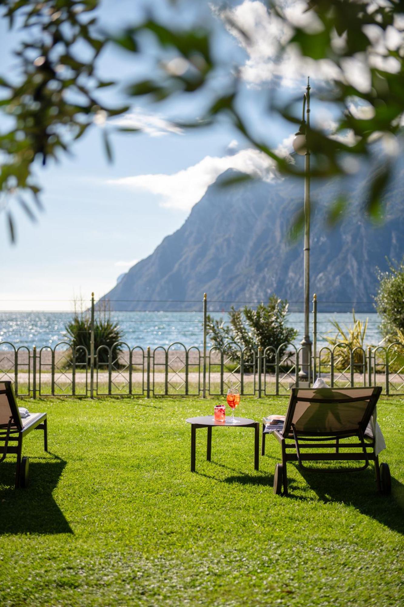 Hotel Baia Azzurra - Lake Front Torbole Sul Garda Eksteriør bilde