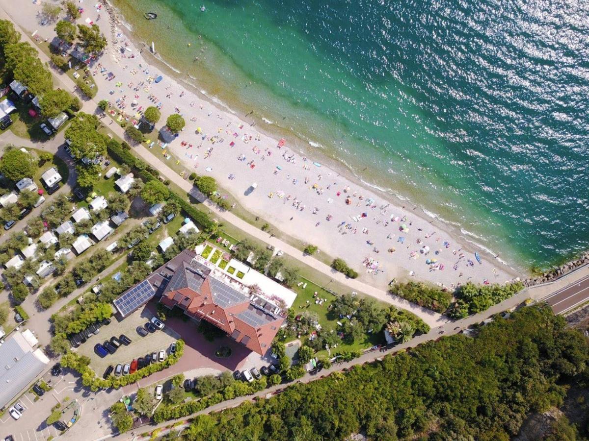 Hotel Baia Azzurra - Lake Front Torbole Sul Garda Eksteriør bilde
