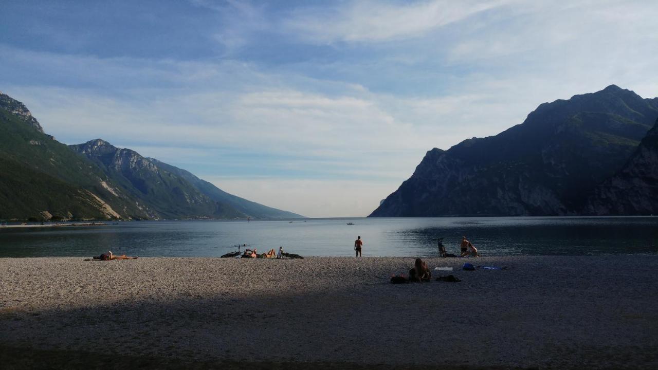 Hotel Baia Azzurra - Lake Front Torbole Sul Garda Eksteriør bilde